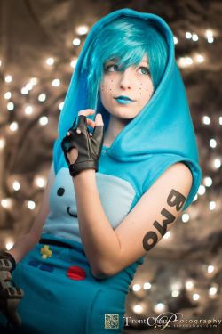 ohsnapplecrackpop:  Do you want to play video games? ~ Cosplayer