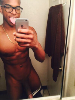 myxxxohxxxmyxxx:  Oh my  Please follow:1 http://nudeselfshots-blackmen.tumblr.com/2