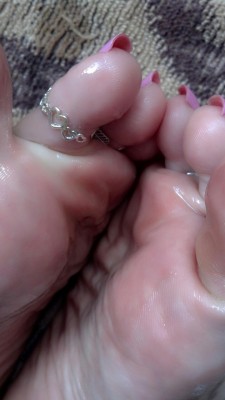 rockmynaughtysocks:  My feet covered in oil.