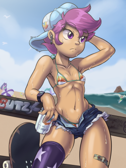 shaxbutt:  Scoots at the beach, probably waiting for her girlfriend(s).Started