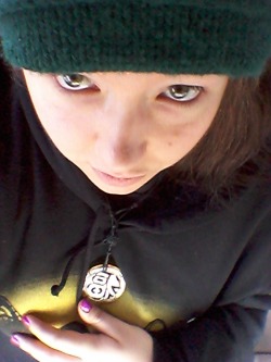 acidkittiegoddess:  Massive face spam ;) I love this hat. Know