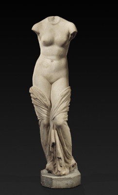 archaicwonder:  Late Hellenistic Pentelic Marble Aphrodite, 1st