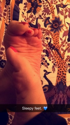 wvfootfetish:  cammiescutefeet:  #feet #girlsfeet #cutefeet #foot