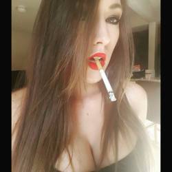 smokeemfetish:  danismokes:  Have you got your clip today? 💋🚬