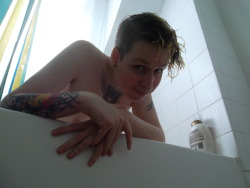 Splashy splash someone take a bath with me <3