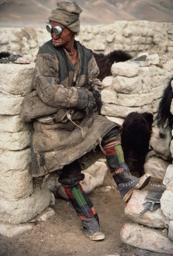 the-tyrant-lizard-king:A Tibetan nomad.