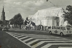 hydeordie:  Christo and Jeanne-Claude, Wrapped Kunsthalle, Bern,