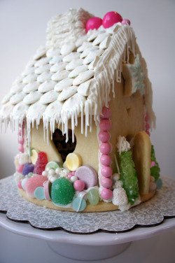 thecakebar:  “Gingerbread House” Made with Shortbread