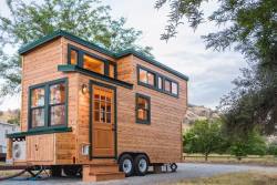 dreamhousetogo:By California Tiny House  What a gorgeous little