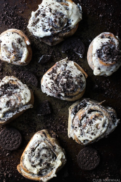 verticalfood:  Oreo Cinnamon Rolls 