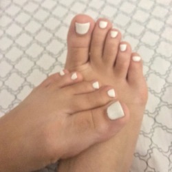 chelsisims890:  Some fresh sexy white nails for tonight, what