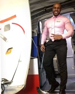 virgobeast:  What every male flight attendant should look like!