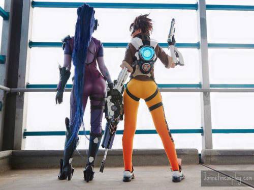 grimphantom2:  kamikame-cosplay:  Widowmaker and Tracer from Overwatch Cosplayers: Jannet “Incosplay” Vinogradova & Ardsami cosplay Photographer: Makar Vinogradov  Those booty cosplay =P 