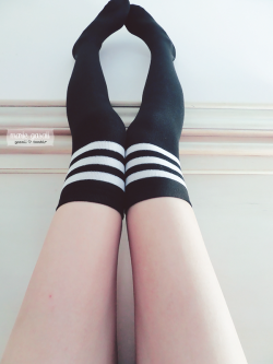 gasaii:  Striped knee high socks. for ū.00 found here. Review. Haul