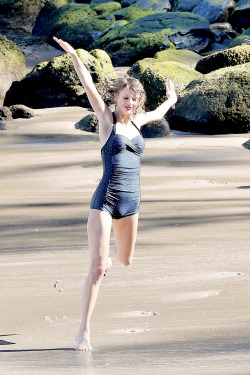tayliswift:  Happiness never goes out of style 
