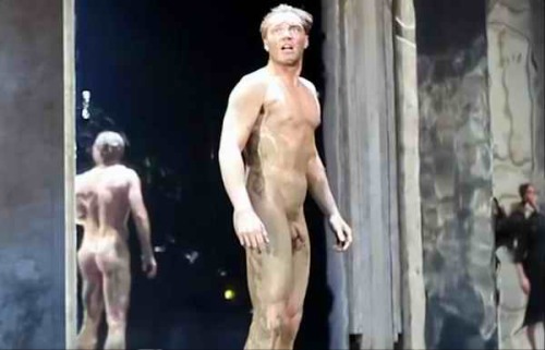 fameshowing:  Max Wagner in Caligula.