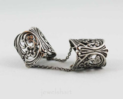 wickedclothes:  Ornate Double Knuckle Ring Crafted out of oxidized,