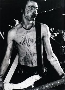 subcultural-focus:  Sid Vicious: ‘Gimme a fix’ 