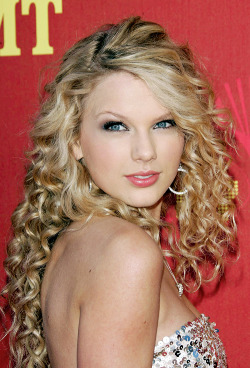 swiftgallery:  2007 CMT Music Awards 