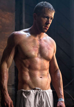 omgnakedmalecelebs:  mynewplaidpants:  New picture of Ryan Reynolds