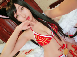 league-of-legends-sexy-girls:  Ahri Cosplay