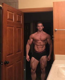 tooswole42:  “I wish I was as wide as the door… maybe someone