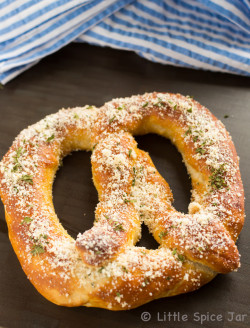 nierfenhimer:  do-not-touch-my-food:  Garlic Parmesan Soft Pretzels