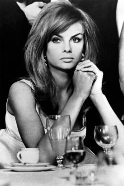 harpersbazaar:  In Photos: Jean Shrimpton The Style Icon Photo