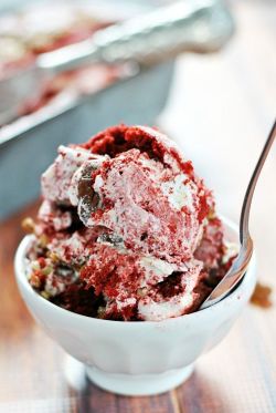 confectionerybliss:  Red Velvet Cheesecake Ice Cream | Something