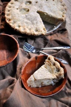 opinionated-cheese:  alloftheveganfood:  Vegan Apple Pie Round