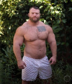 grade-a-beef:  bearmuscleworship:  Repeats of this dude. It’s