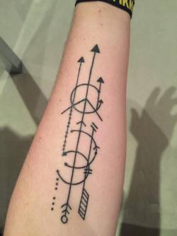 fuckyeahtattoos:  Simple arrows. Move forward, no matter how