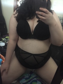 naughtyarya:  Guess who finally got some lingerie ☺️