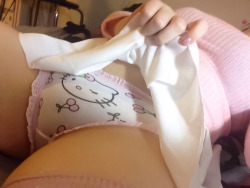 foreverdaddystoy:Cute panties. 😻