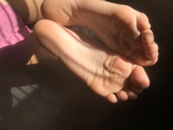 cutewifefeet:  Now in theaters: Soles and boobs. Come down to