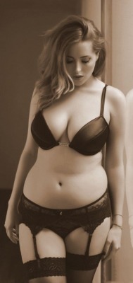 jenn-i-lynne:  myendlessbuzzzz:  Curves are so beautiful  All