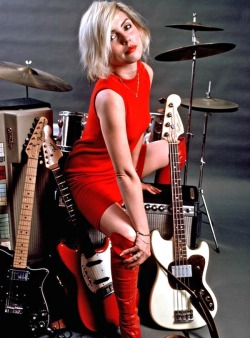 forever-blondie: Debbie Harry photographed by Allan Tannenbaum