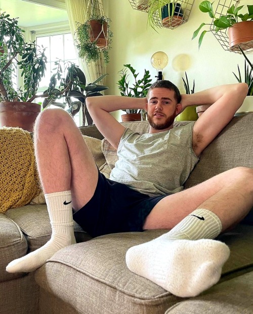 socksandskins:  https://socksandskins.tumblr.com/