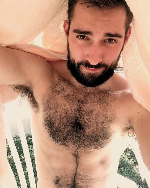 israeli-lovearmpits:מממממ Eyes, pits and trailz.