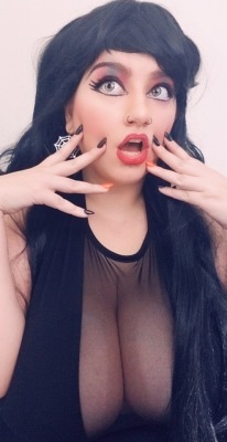 woahashley:  My name’s Elvira but you can call me ‘tonight’.Manyvids