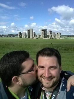 cubskers:  Stonehenge selfie! 