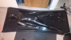 rubbertopboys:A new boy, spends the afternoon in the VAC BED!!! All sealed can’t move! 