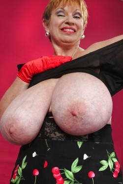 oldnfatgilf:  Granny Paradise OLDNFAT GILFS  nice mature heavy hangers