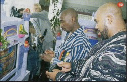 killabytes:  Tupac and Suge Knight playing Sonic the Hedgehog