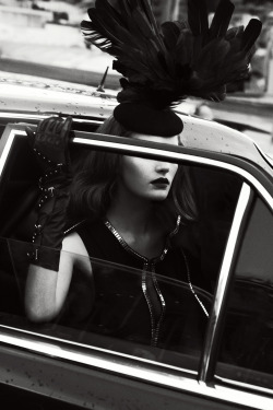 betchawanna:  Film Noir for Glamour Italy with Alexina Graham