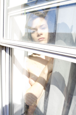 tmpls:  kepinski:  LISA by ©Kepinski  Color. Sunny. Me. My window.