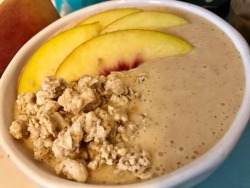 pearlscoutcookies: Good morning, I made myself a smoothie bowl