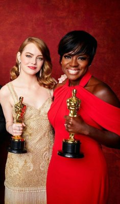 soldiermaximoff: Oscar 2017  Emma Stone e Viola Davis 😘 