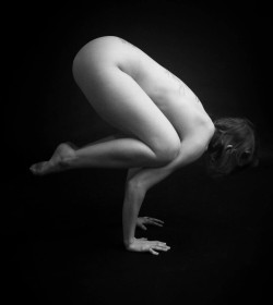 bunnyluna:  Me in crow pose! I used to think this pose was unattainable