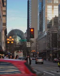itsjoyceann:  Something cool my friend showed me while in Seattle.